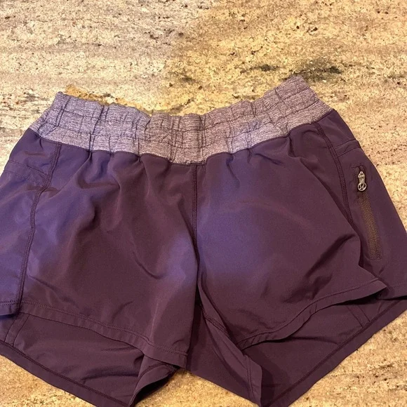 Lululemon Women's Tracker Purple Shorts, size 4 - Picture 2 of 4